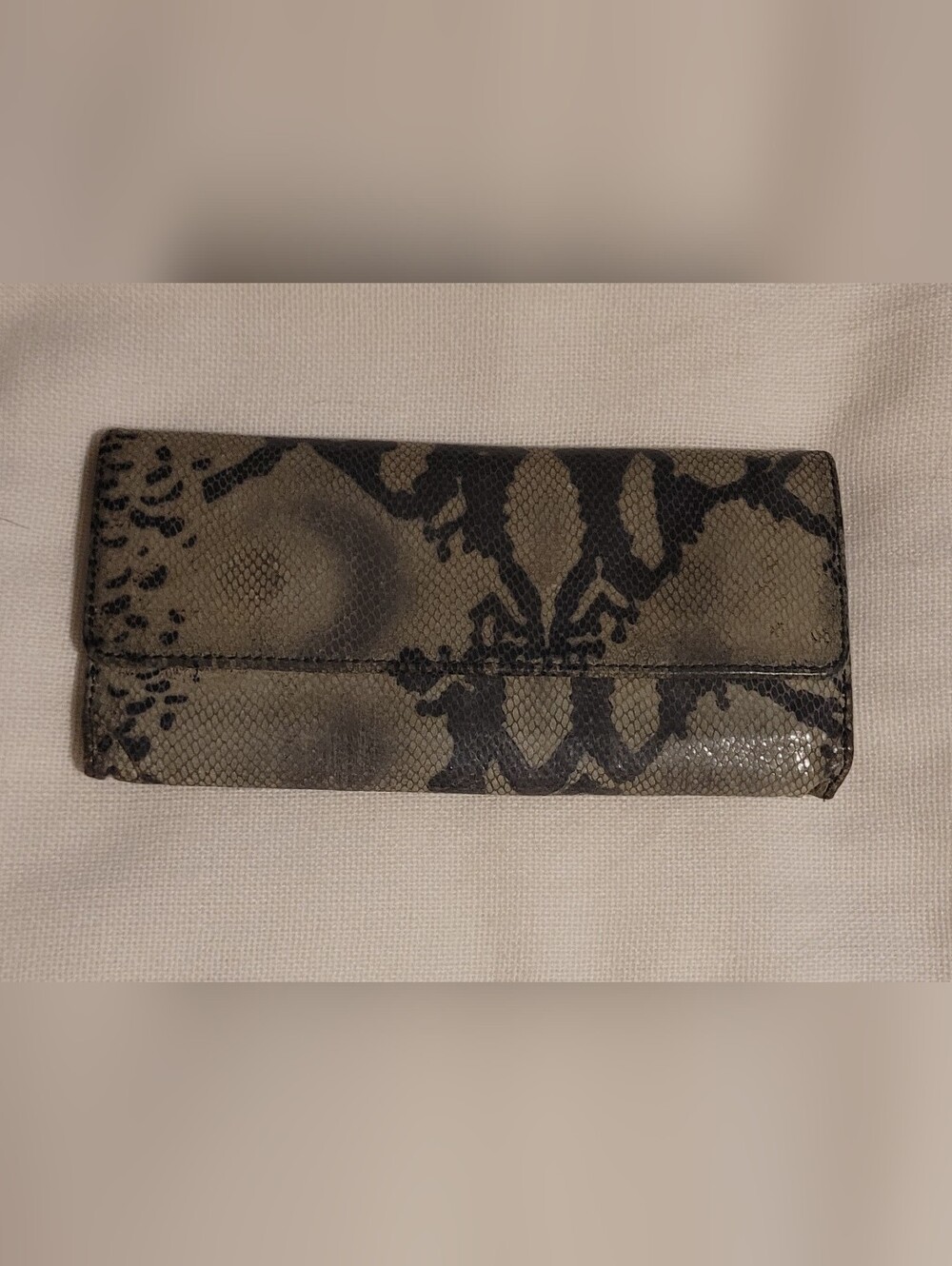 ​Hobo International Sadie Olive Gray Black Snakeskin Leather Trifold Wallet OS